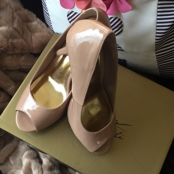 Open toe heels - Picture 2 of 6